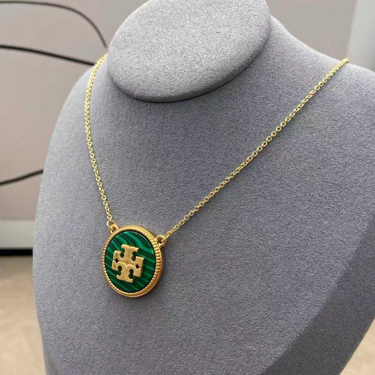 Tory Burch Large Circle necklace in Green