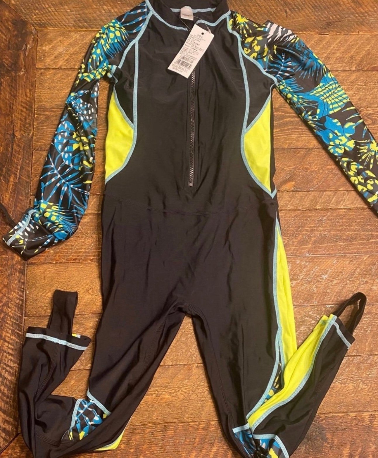 Brand New Women’s Wet Suit (Size M)