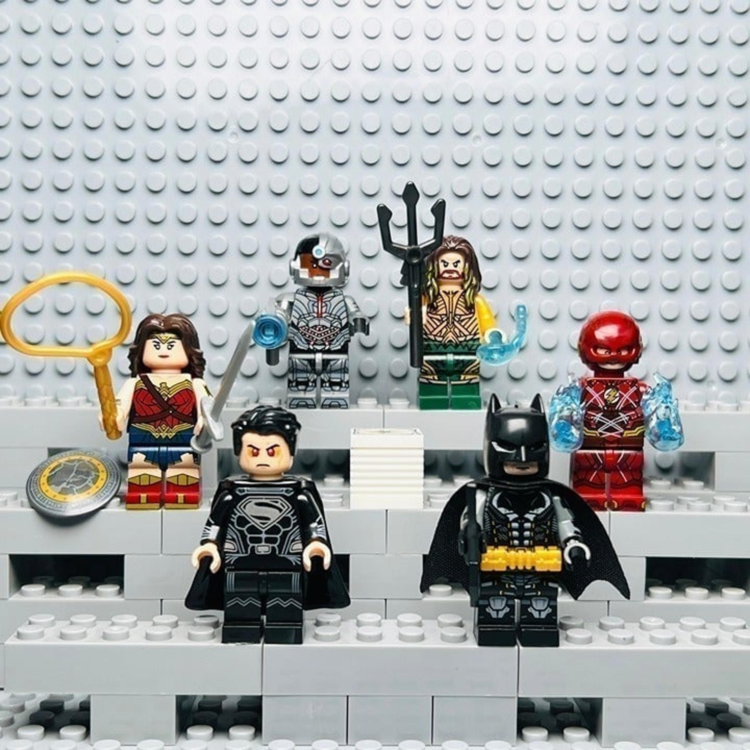 Justice League Superman Batman Flash Wonder Woman Aquaman Cyborg 6Pcs Minifigure