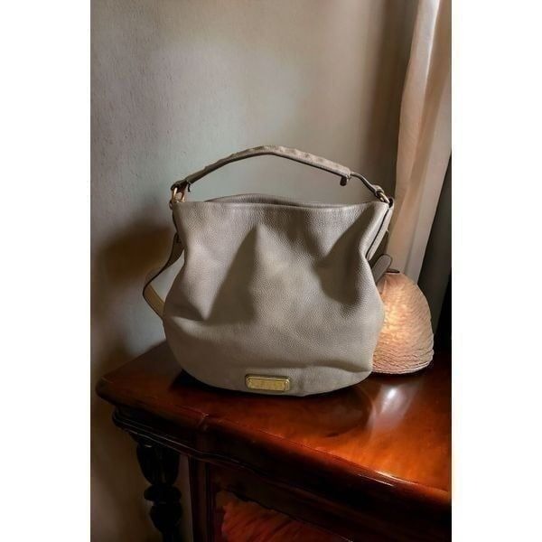 Marc by Marc Jacobs Hillier Hobo Bag. Grey Cement Leather