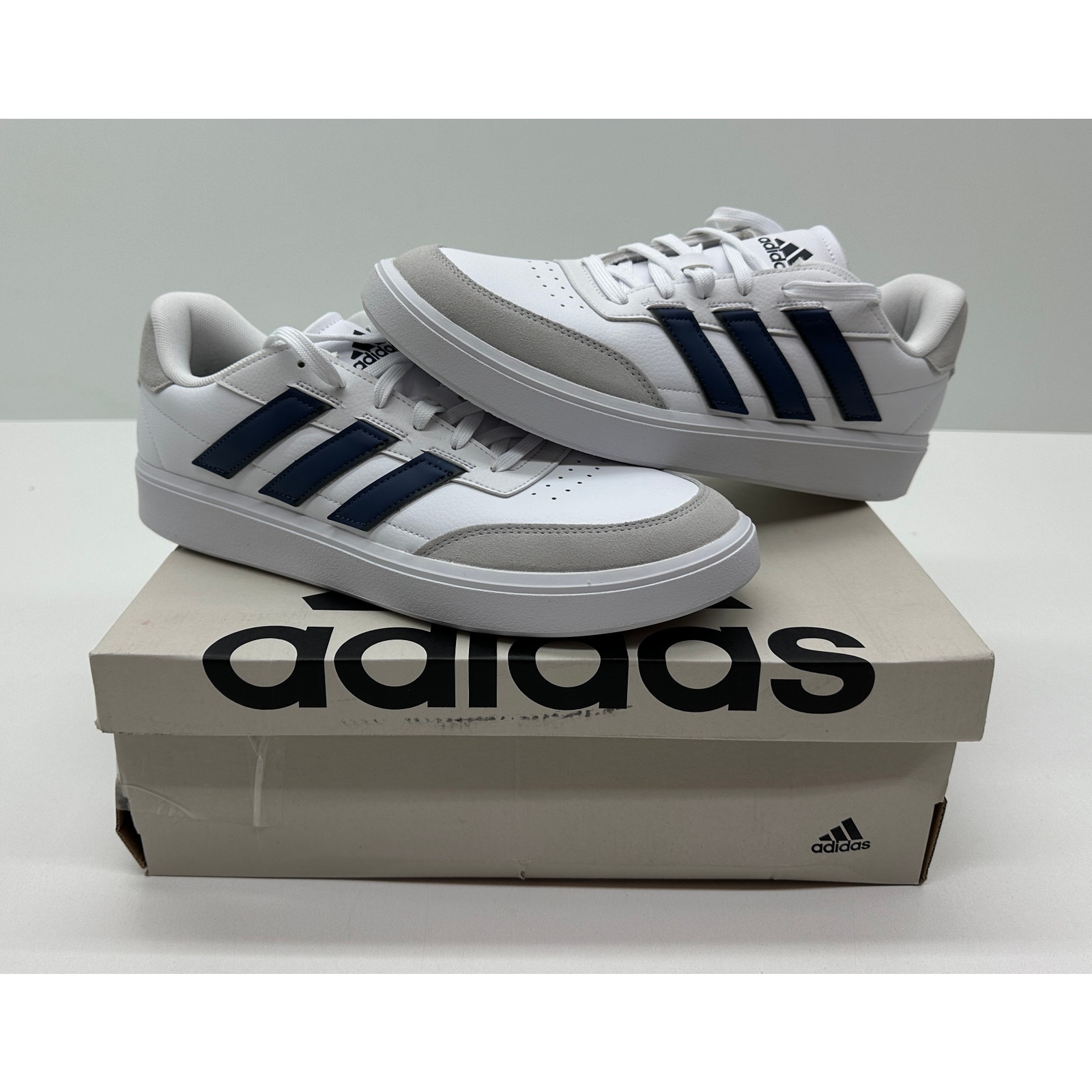 ADIDAS MEN'S COURTBLOCK SHOES WHITE/BLACK SIZE 12 NIB #22S