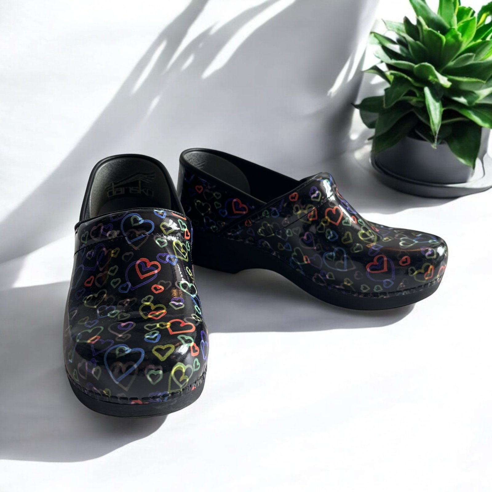 Dansko XP 2.0 Floating Hearts Clogs Size 39 or 8.5
