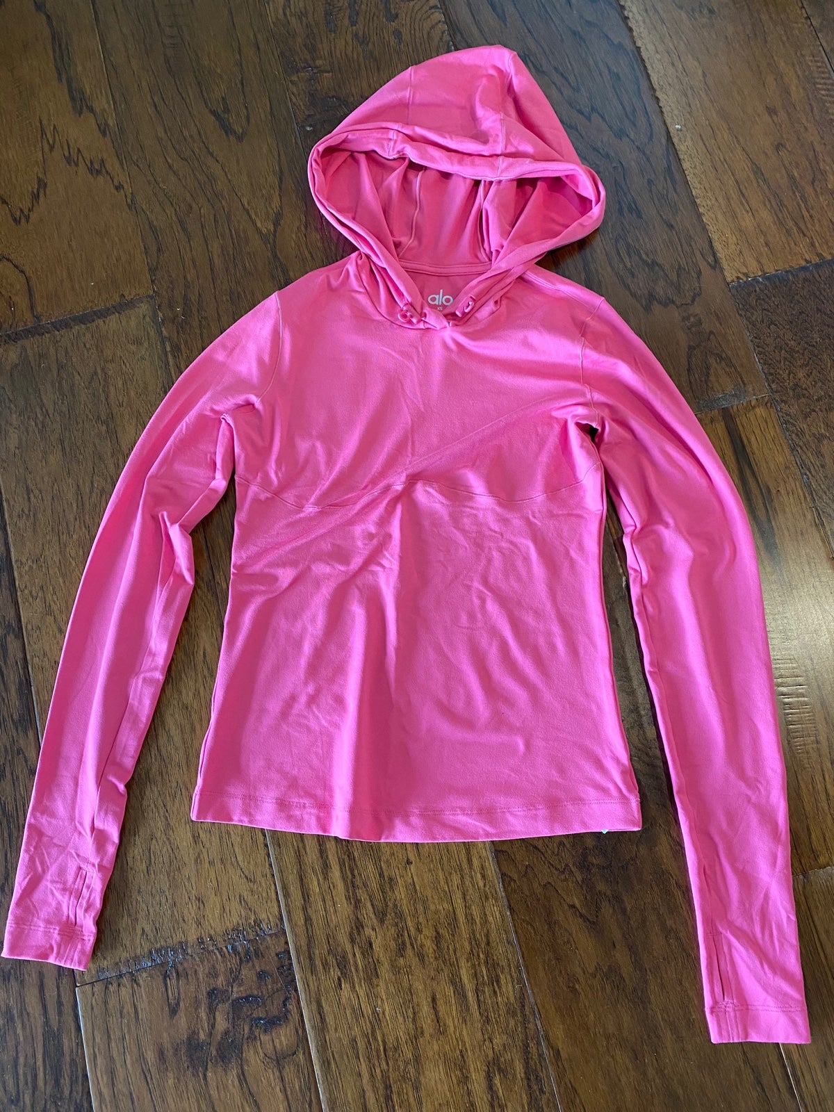 【新品未使用タグ付き‼️】alo yoga pink XSサイズ Pink Alo Yoga Hooded Running top XS