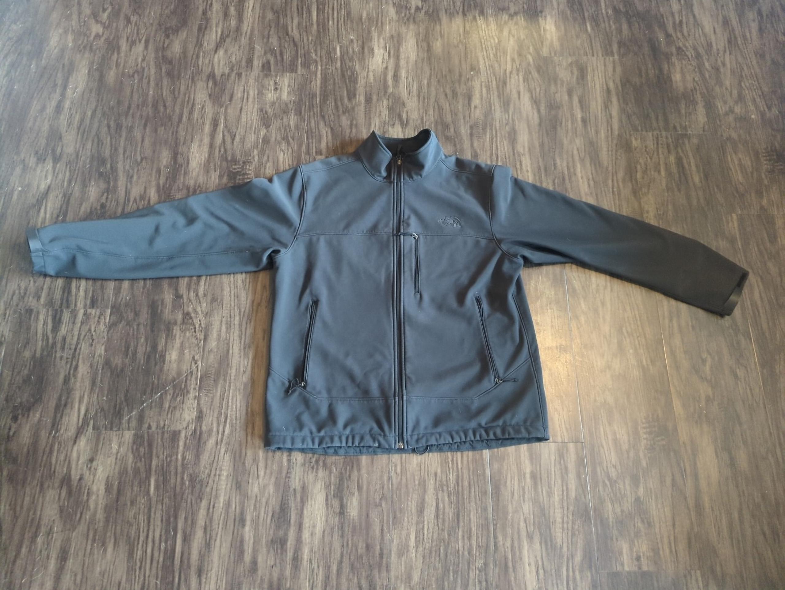 Men's black The North Face zip up jacket Coat size Large