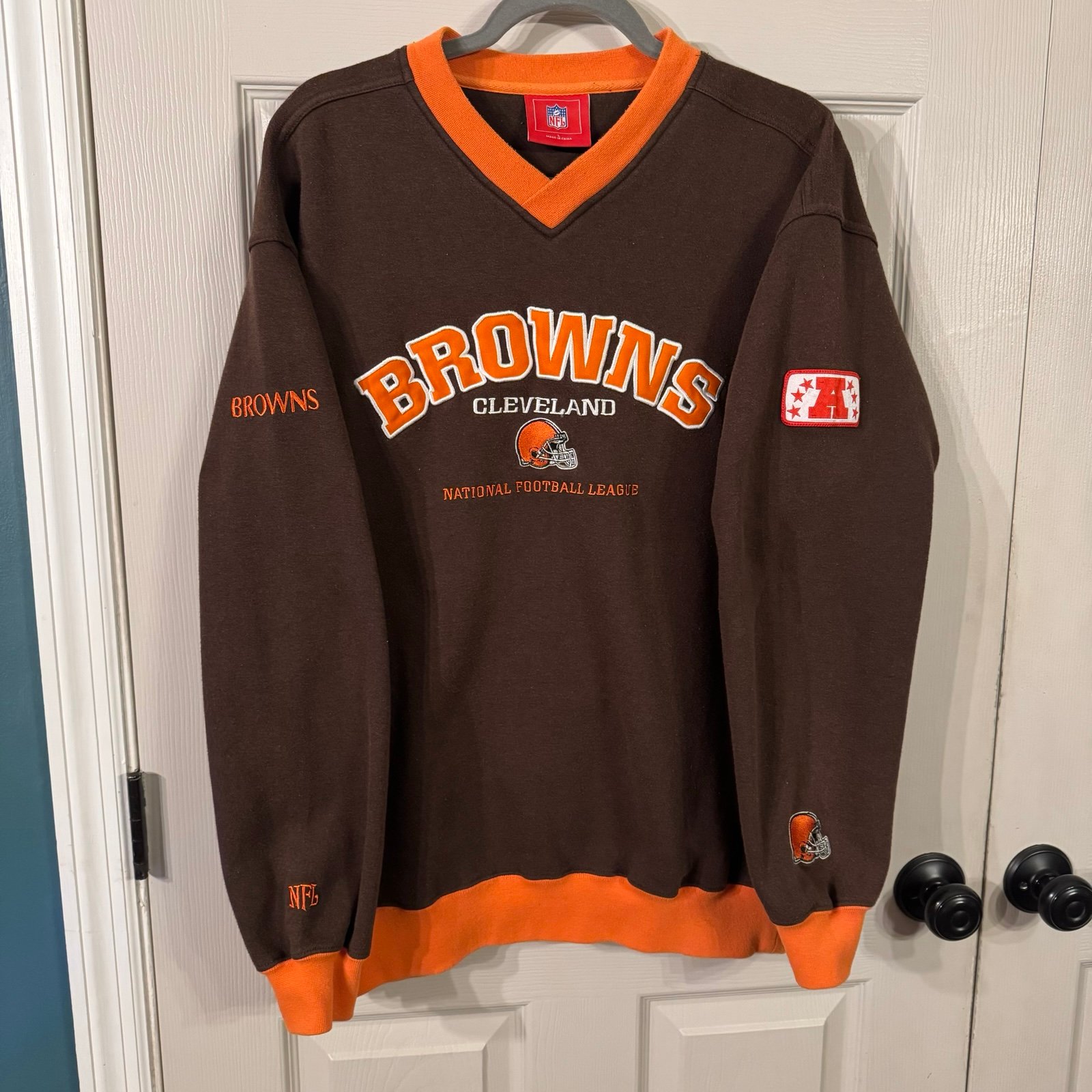 90's Cleveland Browns Size Large Vintage V-neck NFL Sweatshirt