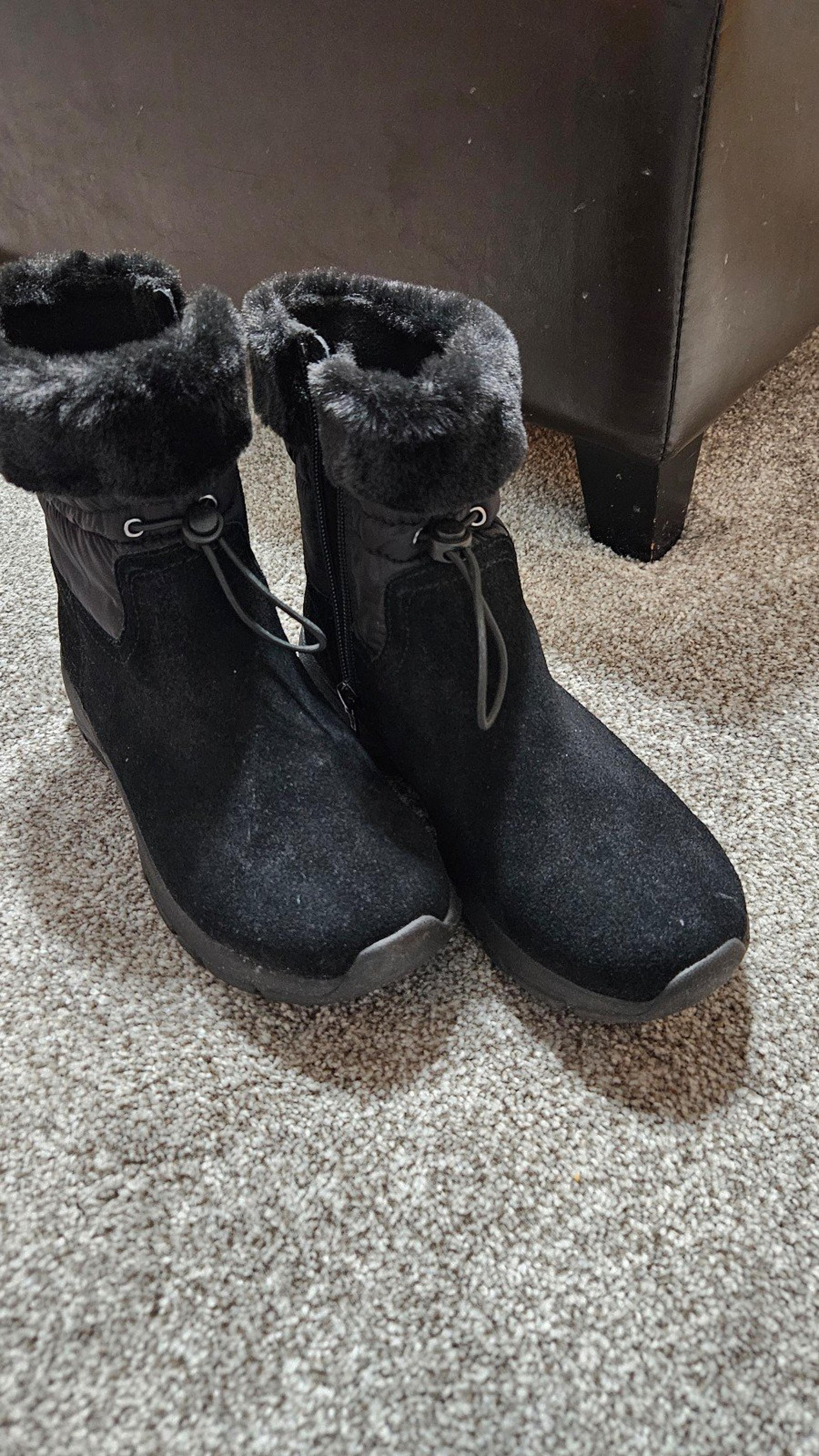 Womens Lands End Suede Ankle Boots w/ side zipper