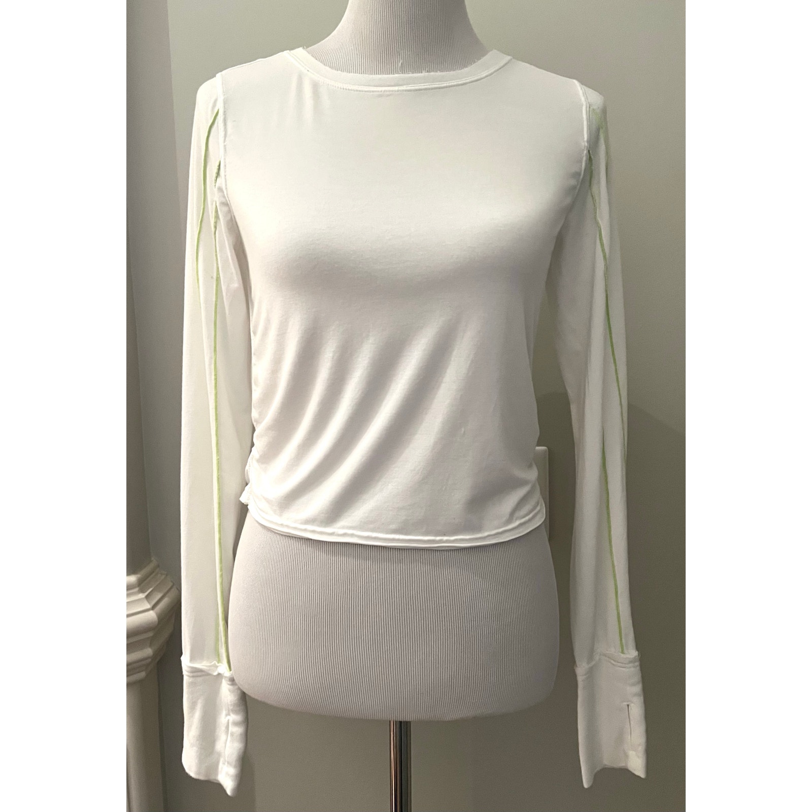 Free People Movement Top Women’s Athleisure Ivory Long Sleeve Thumb Holes Sz M