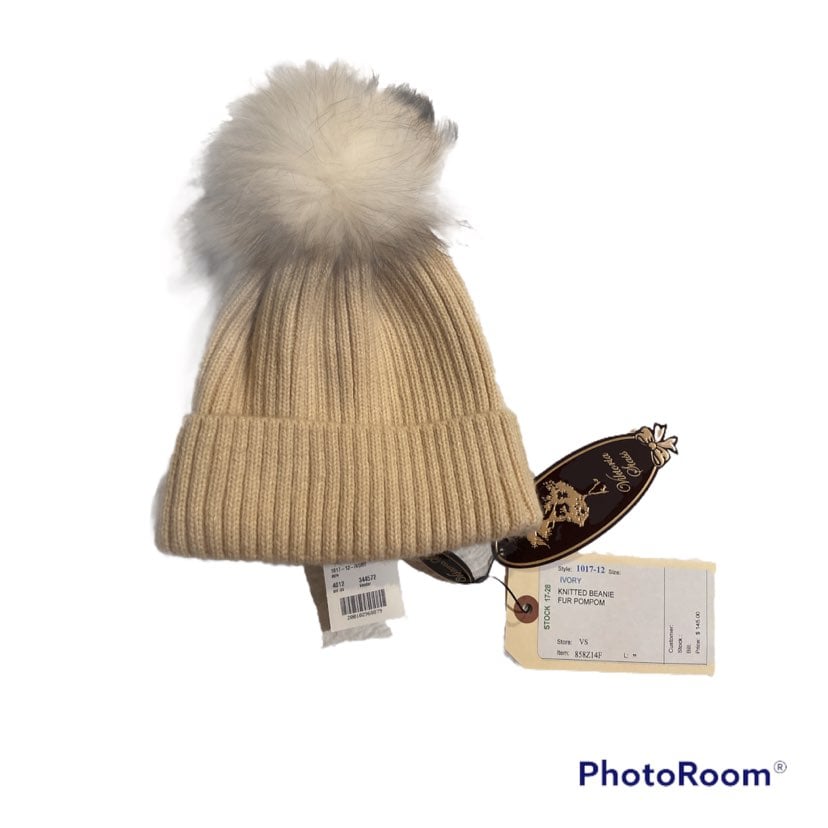 NWT Viktoria Stass Ivory Knitted Beanie Fur Pom Pom