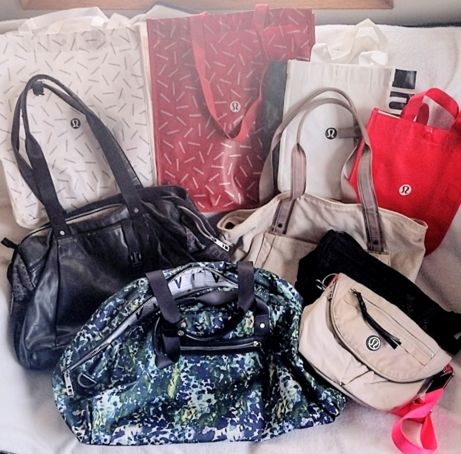 Huge Lululemon Duffle Gym Crossbody Tote Shoulder Shopping Bag Bundle Rehab Lot