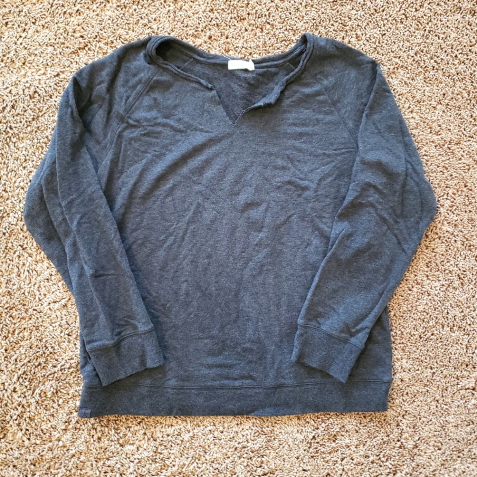 Barefoot Dreams Malibu collection grey pullover sweater vneck L
