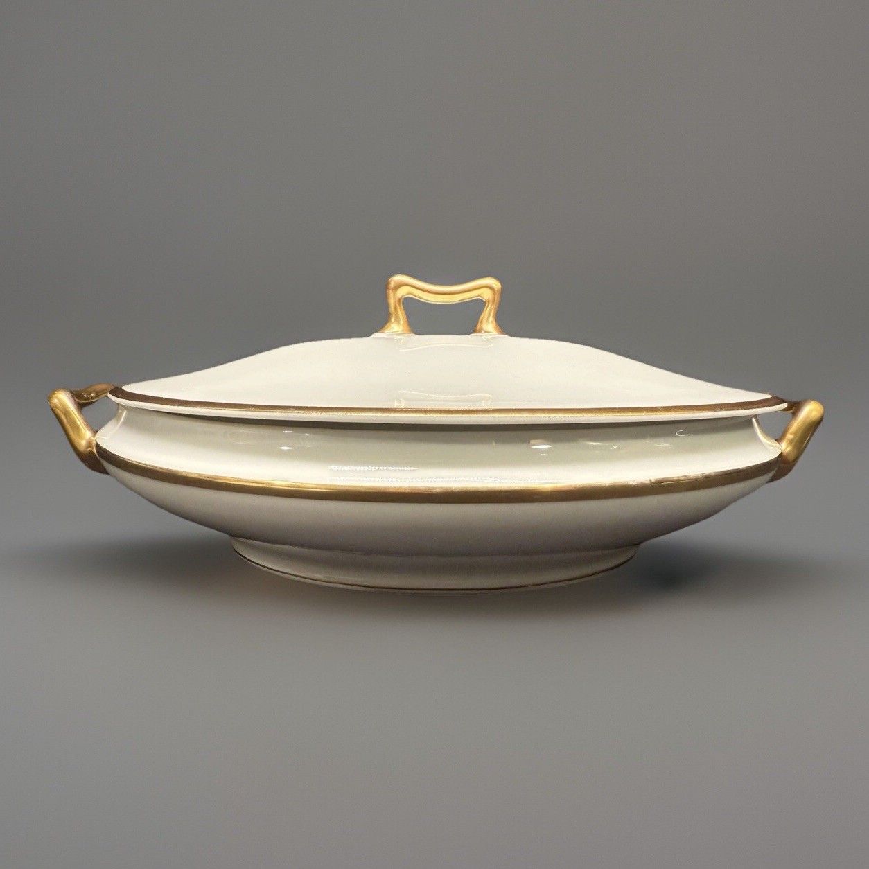Bavaria The Baronial White w Gold Stripe Oval Covered Vegetable Dish 9.25”x 7.5”