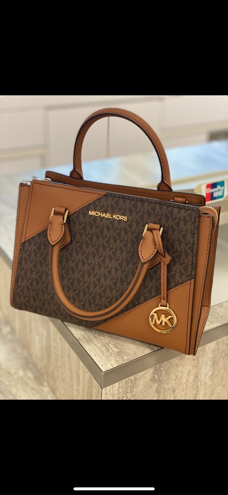 Michael Kors HOPE MD MESSENGER new with tag