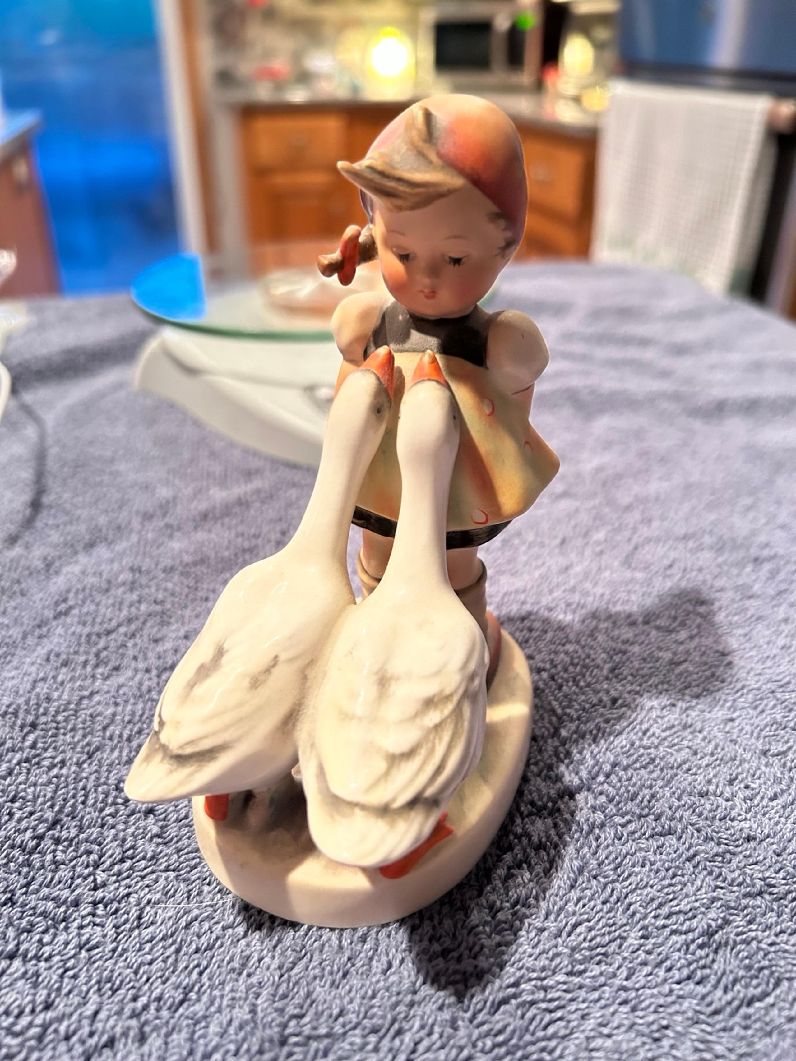 Goebel Hummel GOOSE GIRL