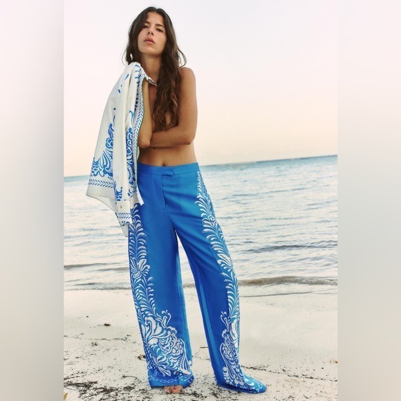 NWT. Zara Blue/White Satin Effect Printed High-Waisted Trousers. Size XL.