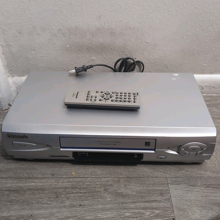 Panasonic Blue Line Omnivision PV-V464S 4 Head Hi-Fi Stereo VCR W/Remote