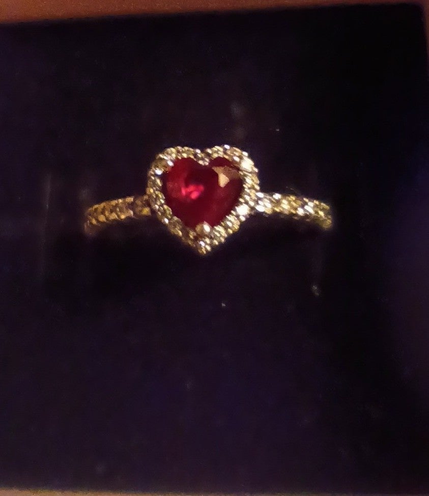 Size 8.5 New Pandora Red Elevated Heart Ring