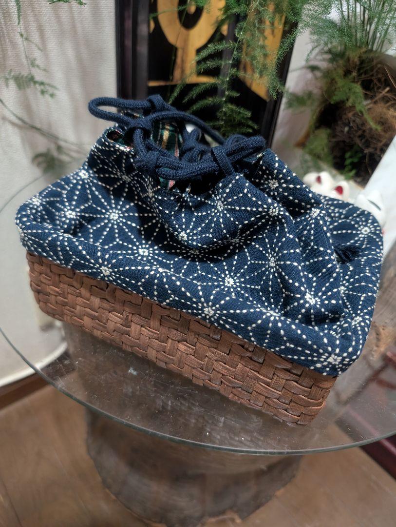 Indigo-dyed drawstring basket made with second-grade leather