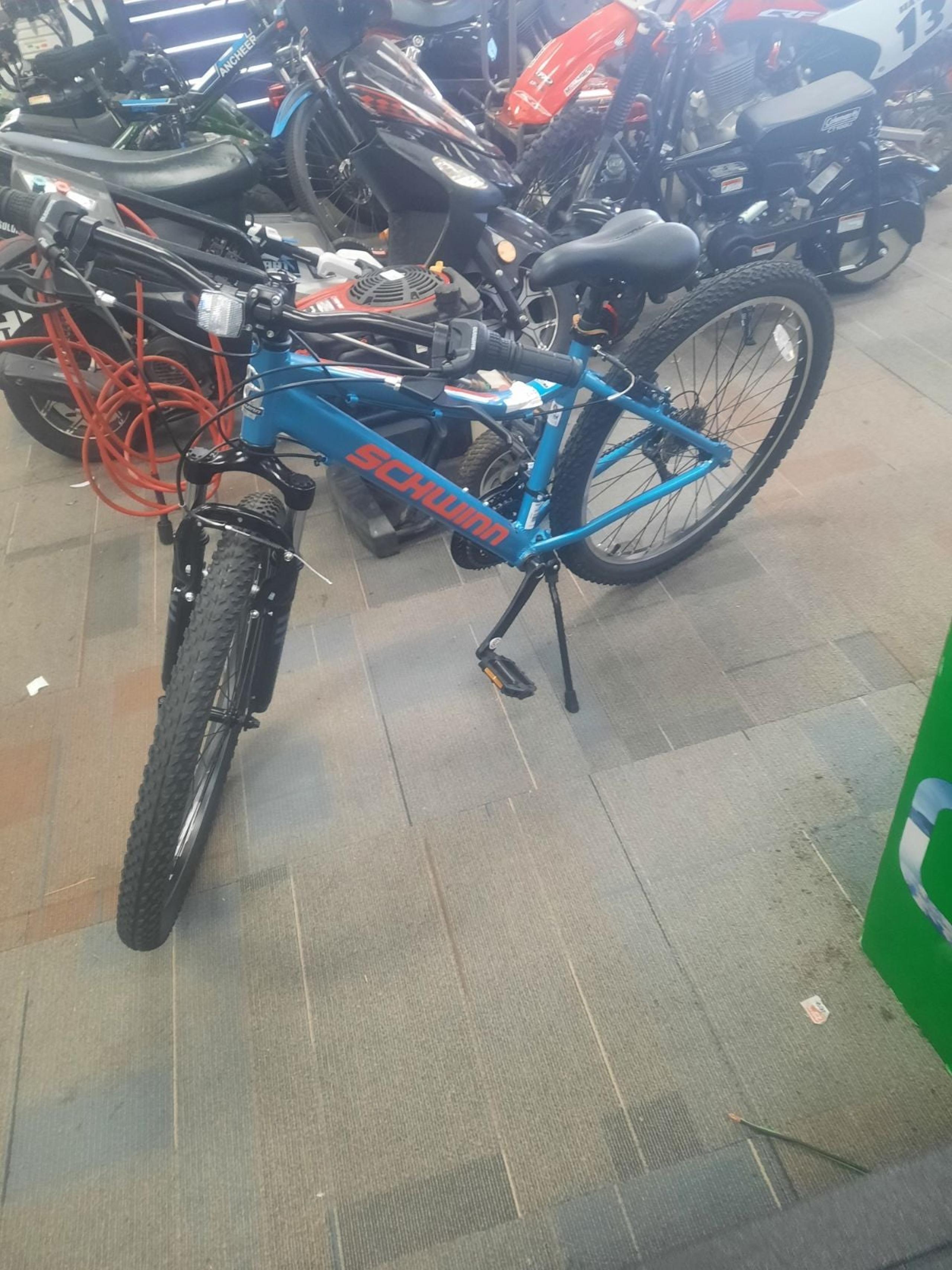 Schwinn mountain bike brand new 400$ tag still on it