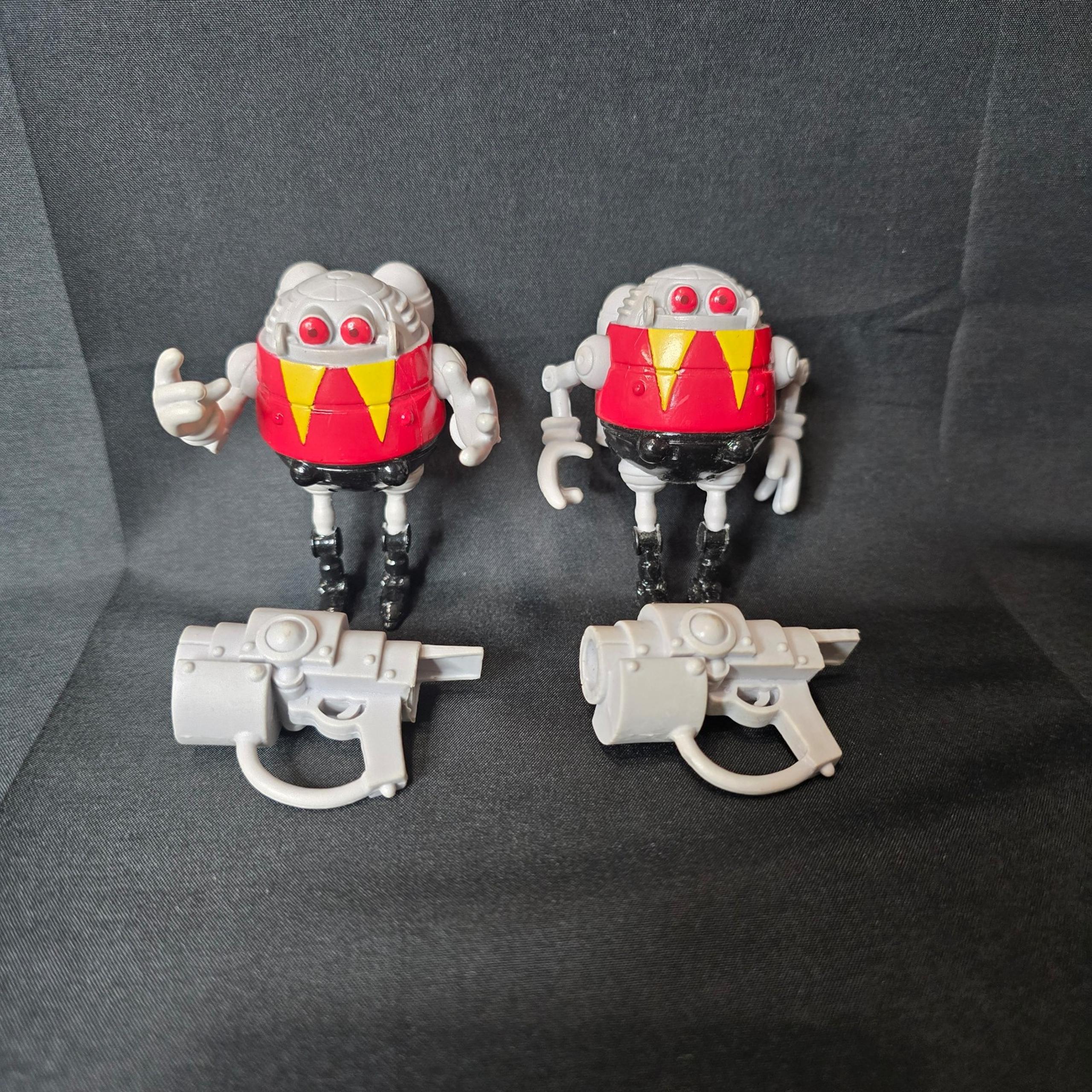 Jazwares Sonic the Hedgehog Eggrobo Badnik With Guns Action Figures 3-inch