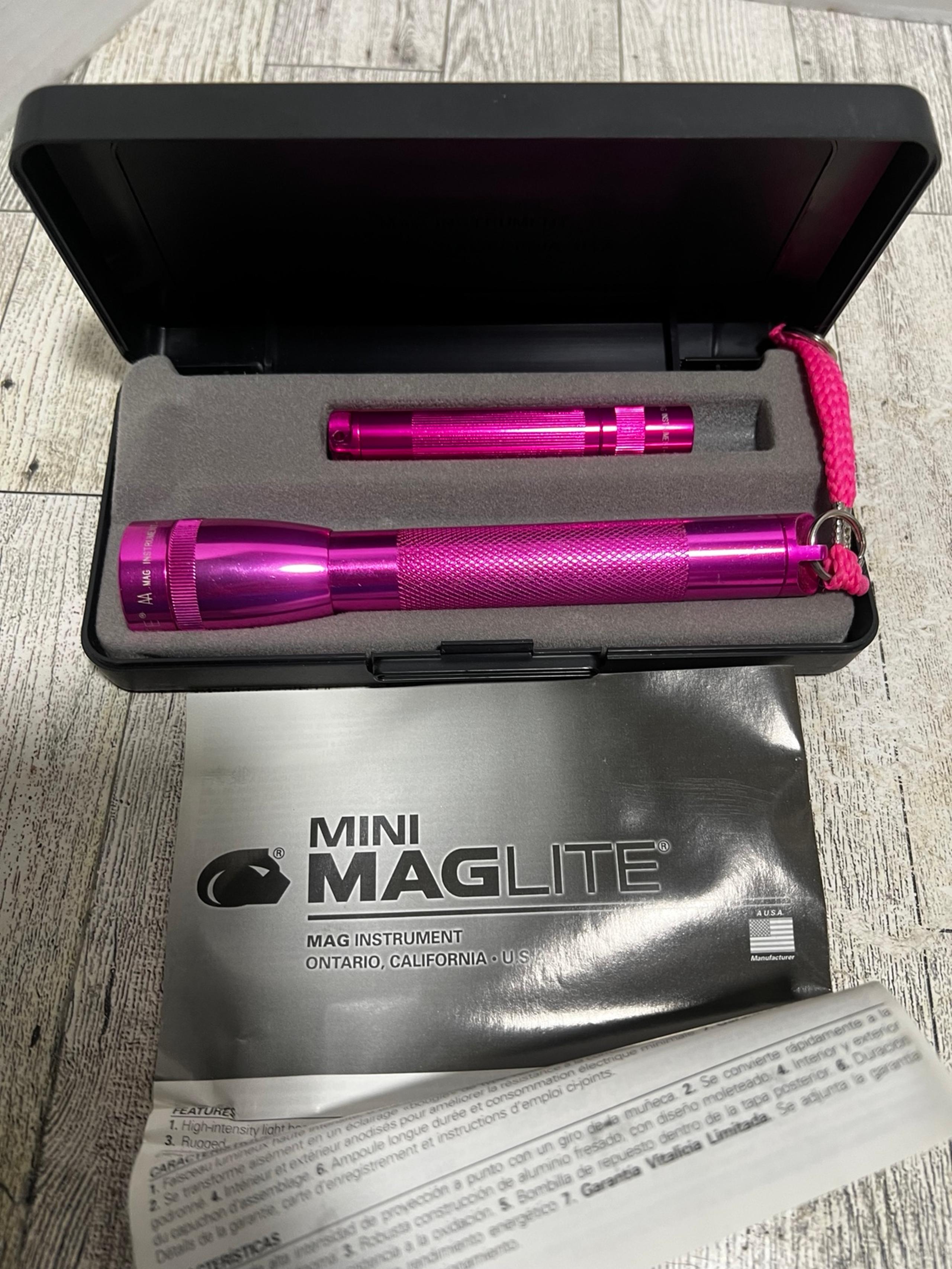 Mini hot pink maglite flashlight