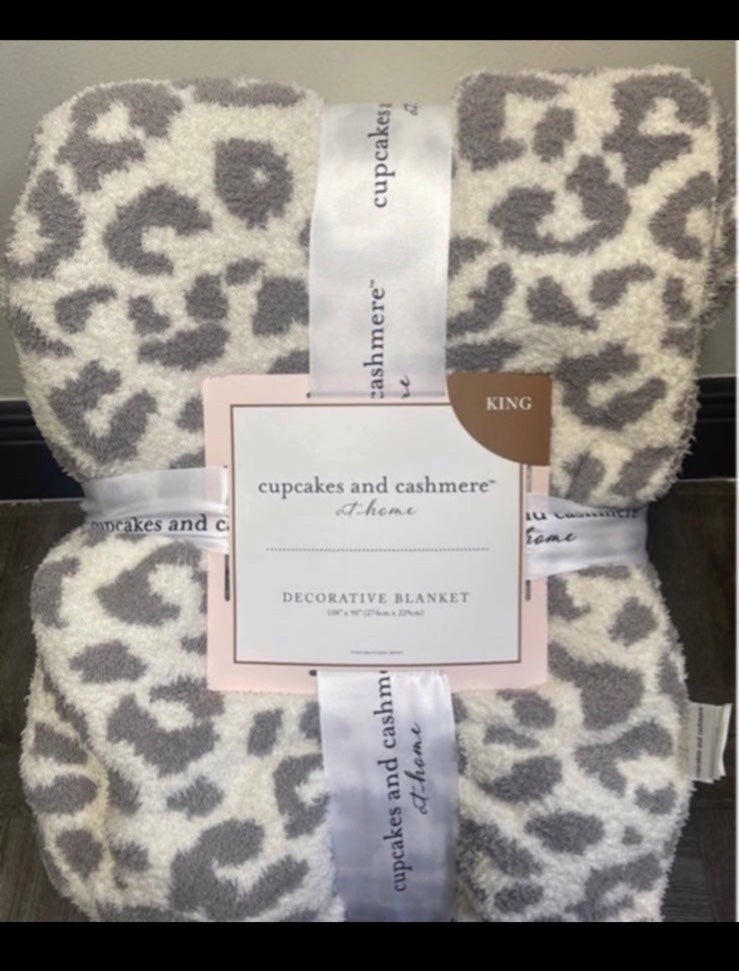HTF king Cupcakes and cashmere leopard blanket !