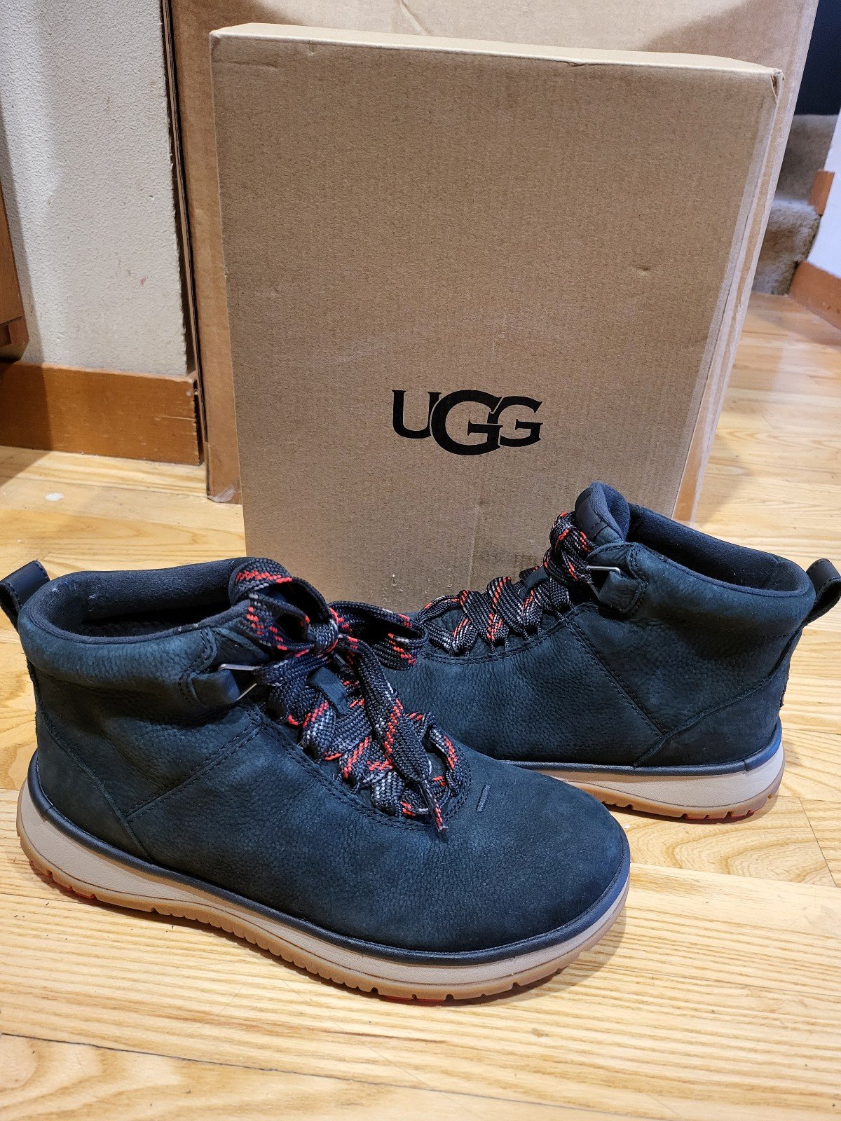 UGG Women's Lakesider Ankle Sneaker Black Leather Suede Lace Up Boot Size 7 M