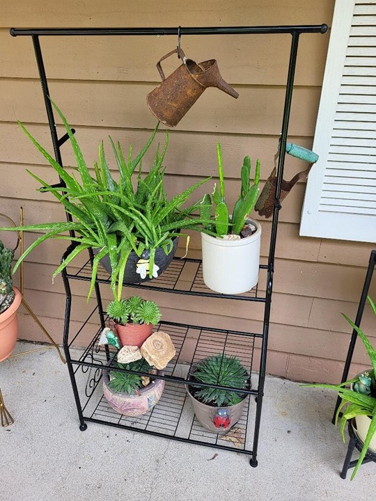 Plant Stand Indoor Outdoor, 3-Tier Heavy Duty Metal Shelves, Display up to 14 Mu