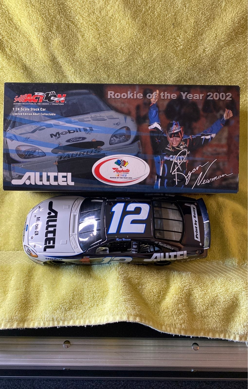 Nascar Collection Ryan Newman Alltel / Rookie Of The Year 1.24 Scale Die Cast