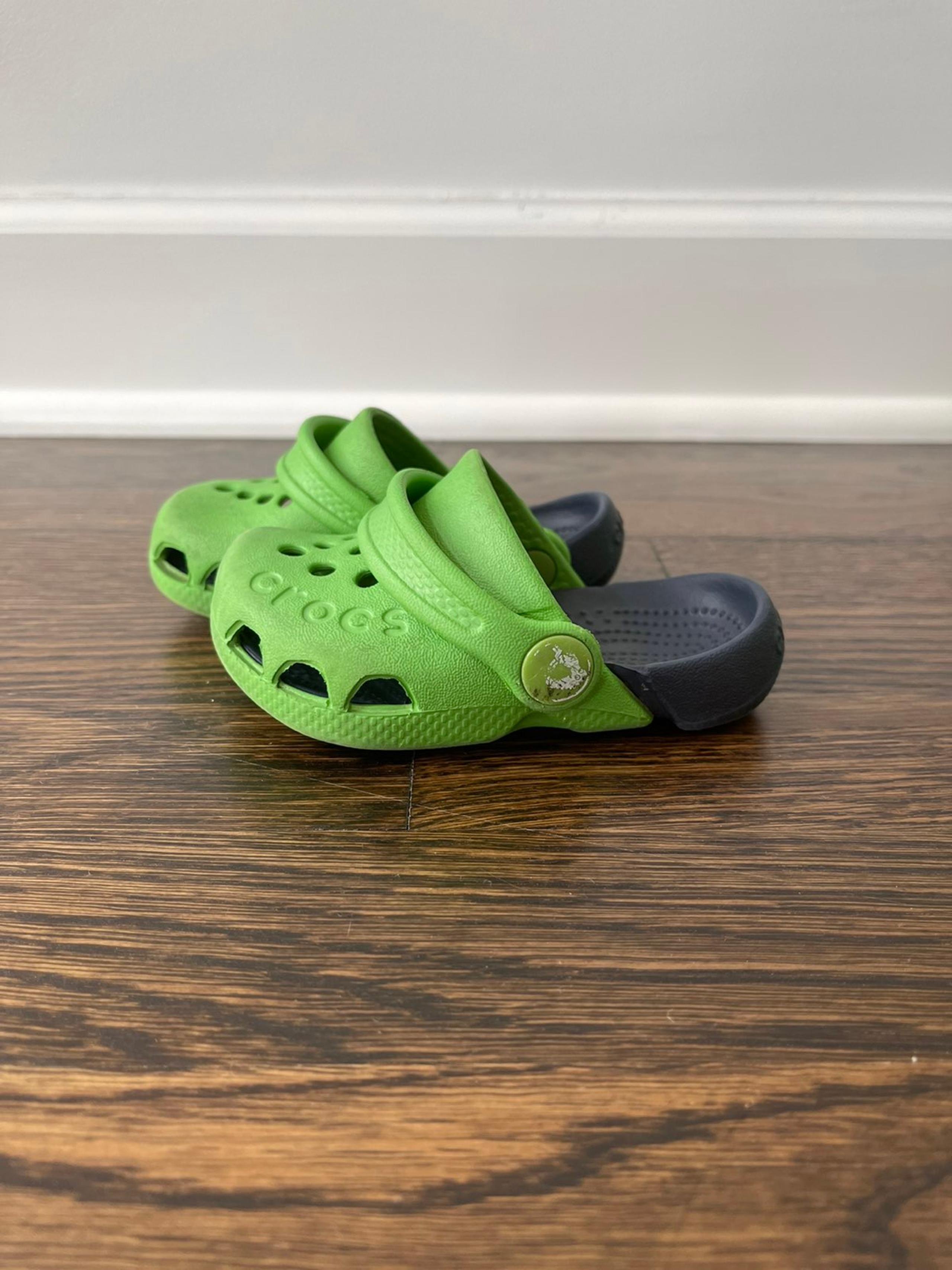 for toddlers size 5 in blue/green - Crocs