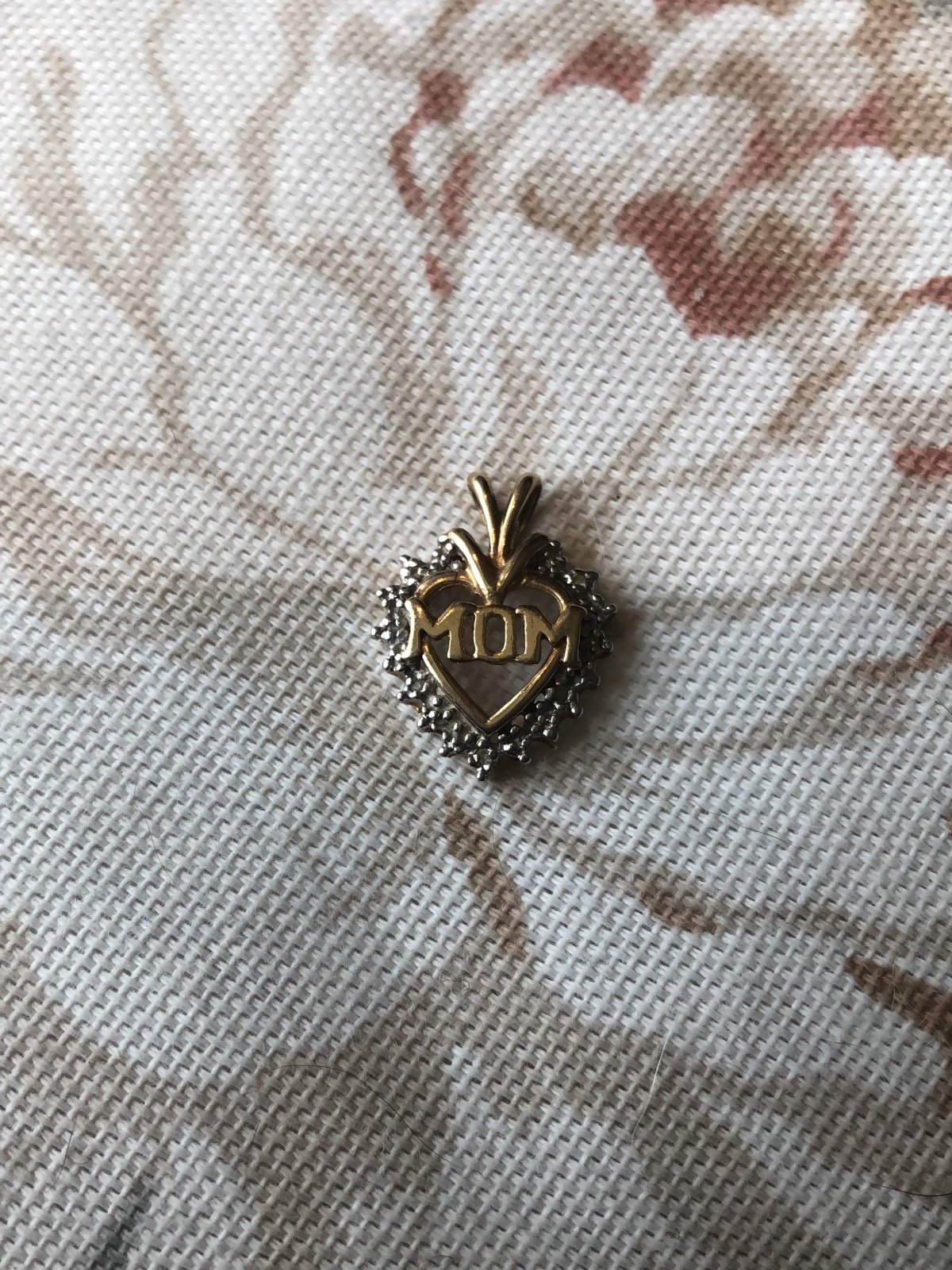 10k MOM pendant