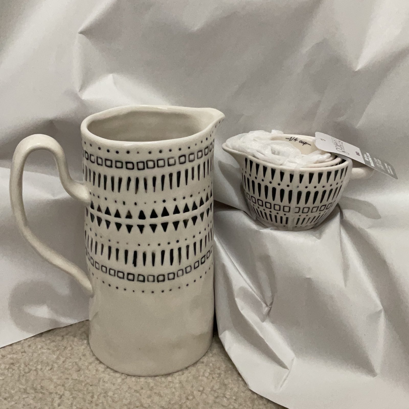 NWT tabletops gallery pitcher and measuring cups. Pairs well with Rae Dunn