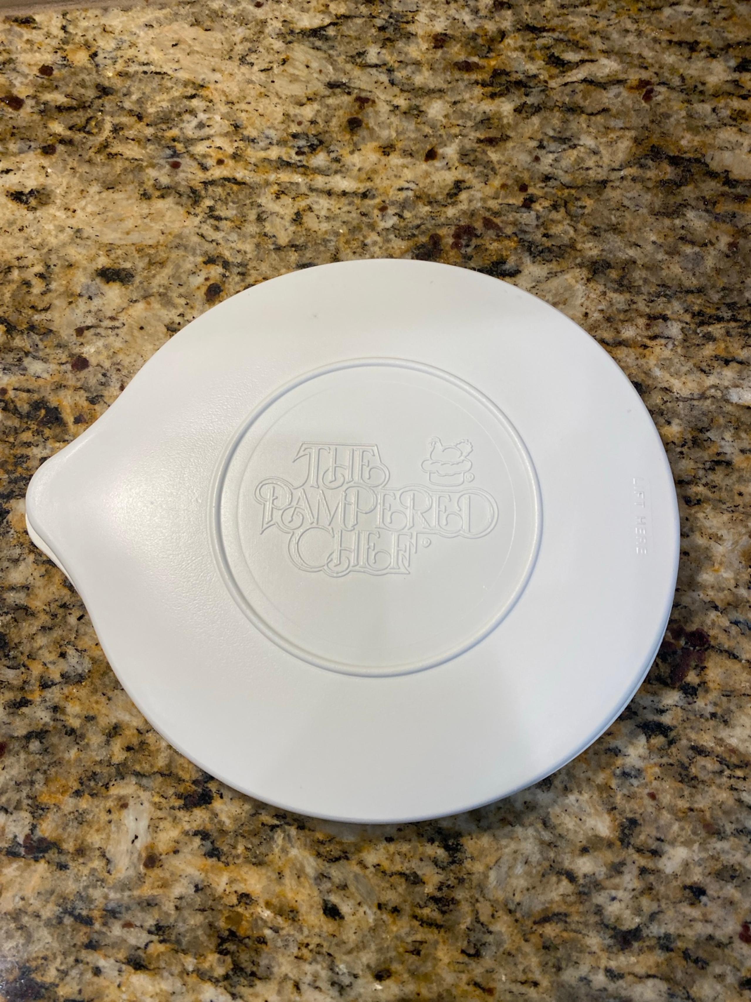 Glass 8 cup/2,000 ml mixing bowl with lid - Pampered Chef