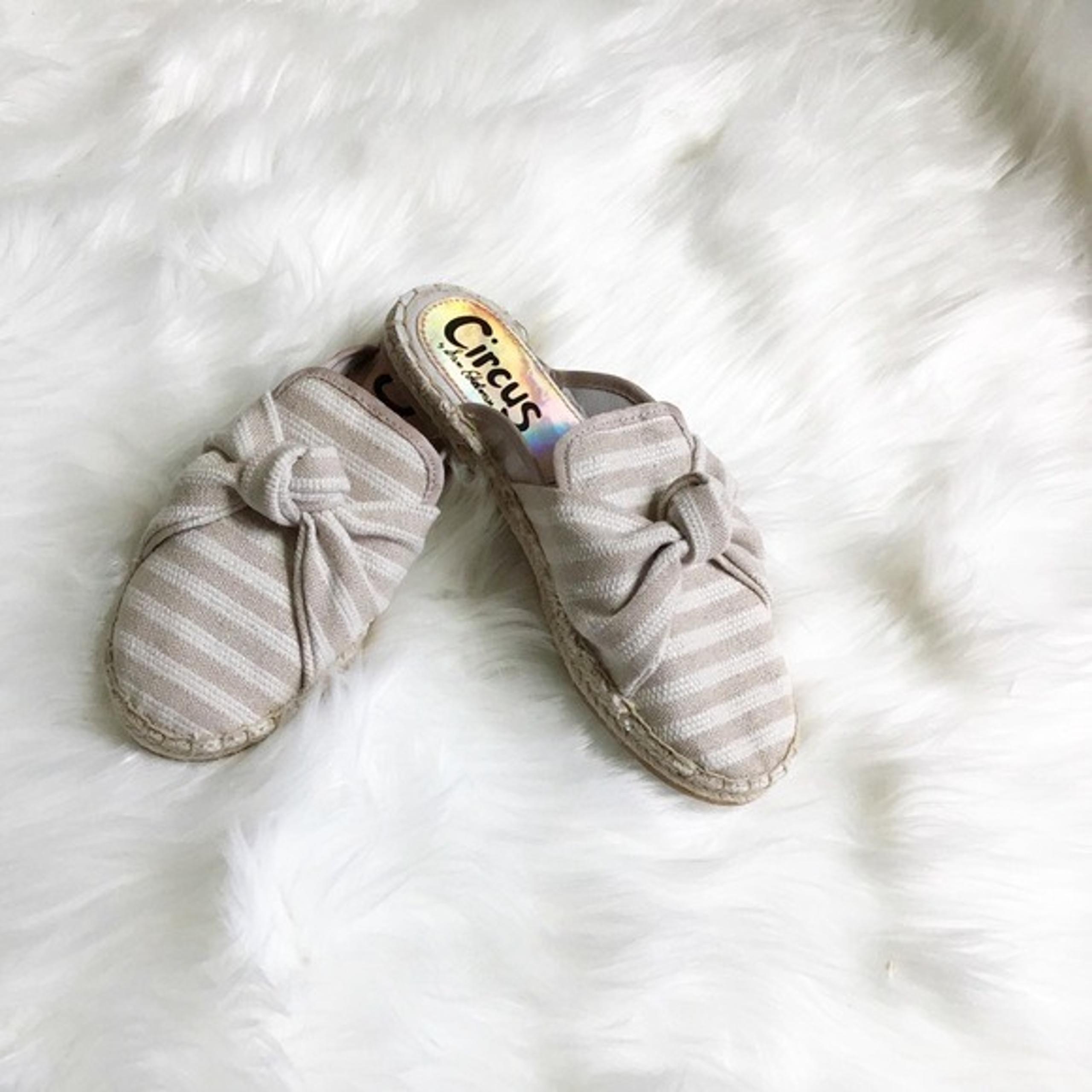 NWOT Circus by Sam Edelman Summer Mules