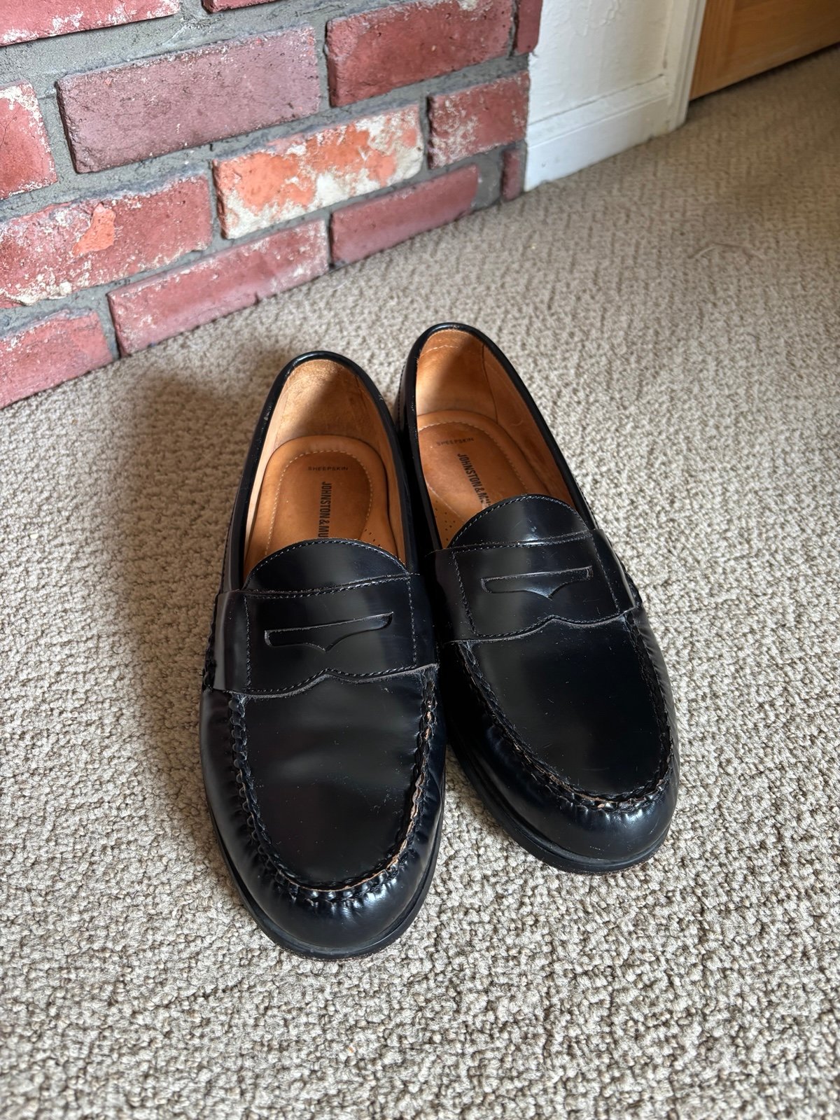 Like new Men’s Black Johnston & Murphy penny loafers, size 10 1/2