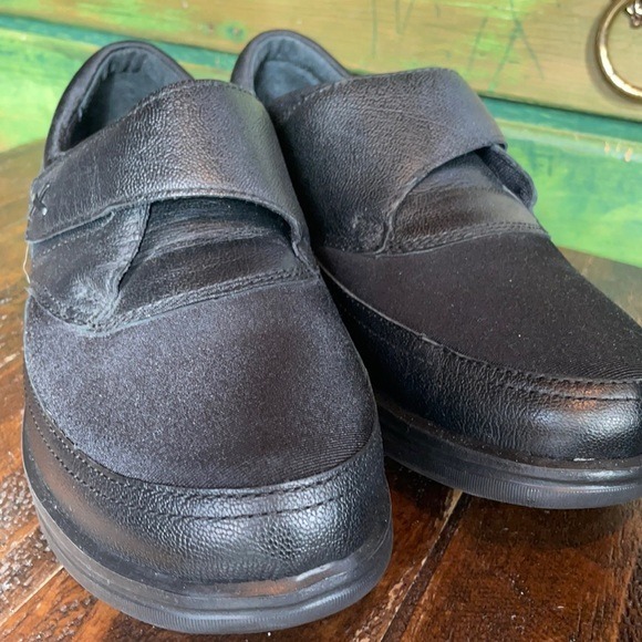 Apex Emmy Black Leather Comfort Slip-on Shoes 7.5W NWOB