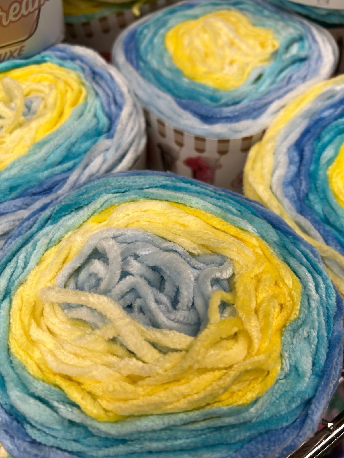 Lion Brand Yarns Ice Cream Deluxe “Southwick” 6 skeins