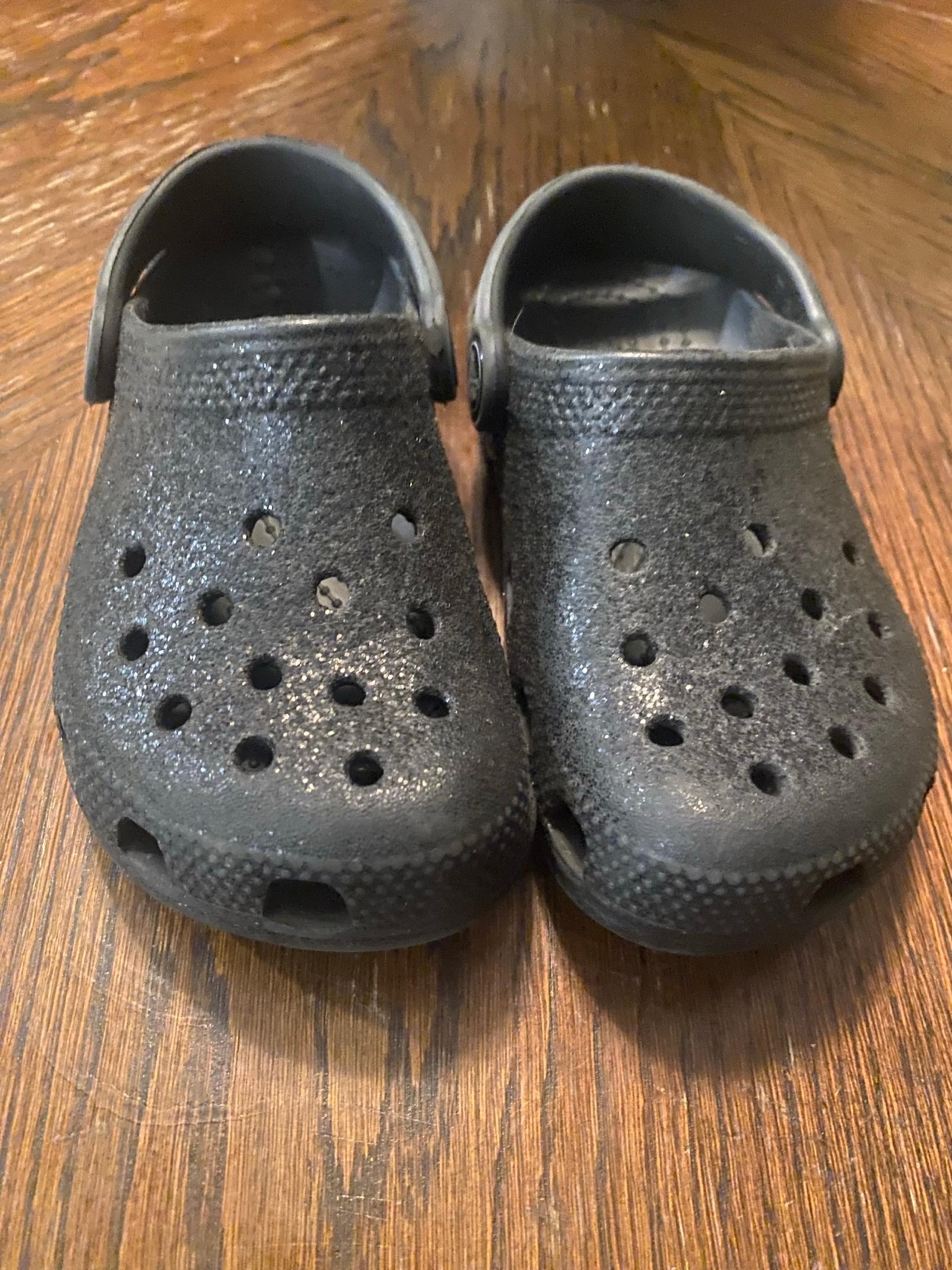 Little Girls Black Sparkly Crocs Size 9