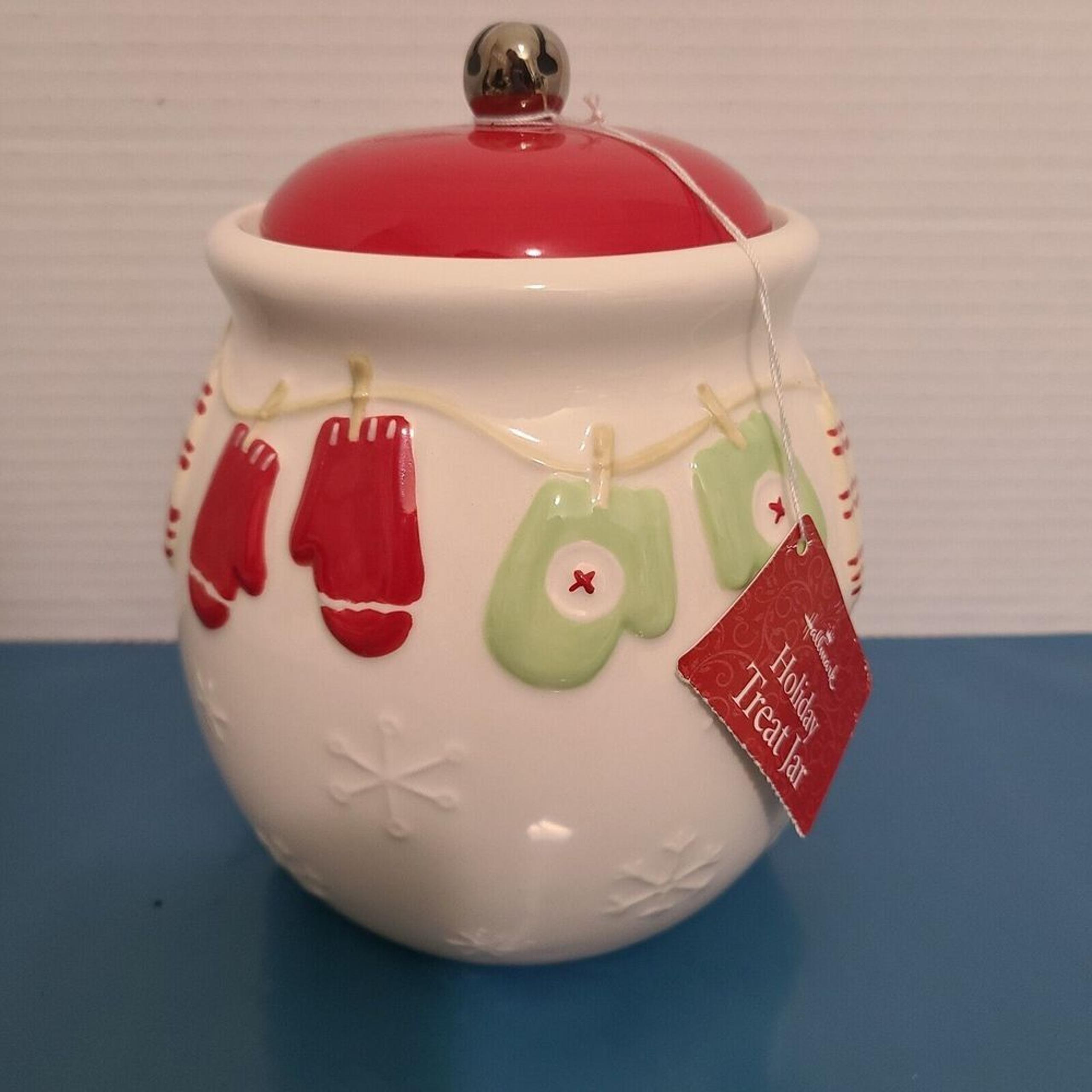 Hallmark Christmas Winter Mittens Snowflakes Ceramic Cookie/Treat Jar with Lid