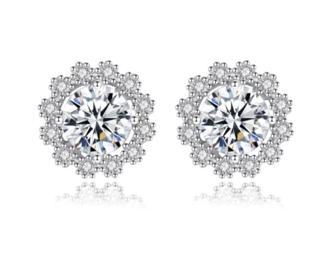 *sale* Genuine Moissanite Diamond Stud Earrings