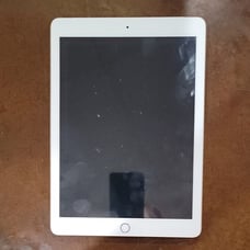 2017 Apple iPad 5th Gen A1823 32 GB, Wi-Fi + 4G, 9.7 in - Gold, PreOwned