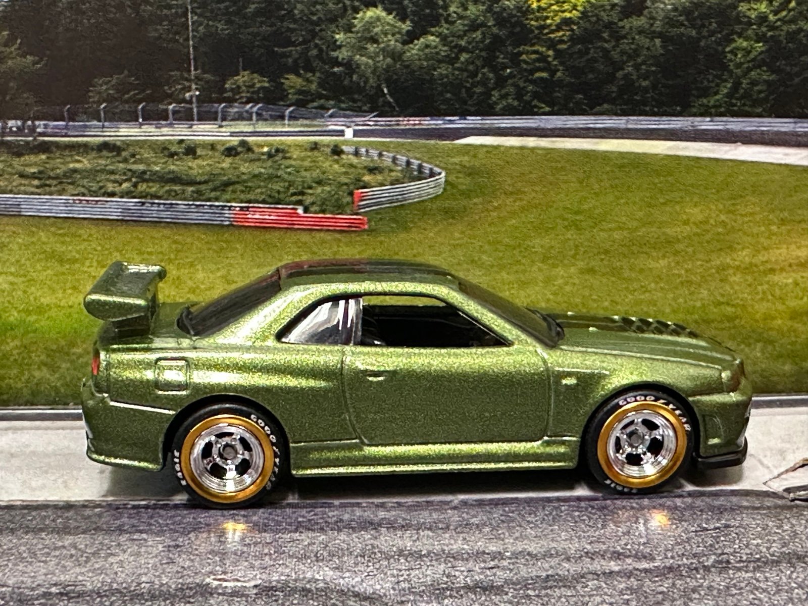 Hot Wheels Customized Nissan Skyline GT-R 34