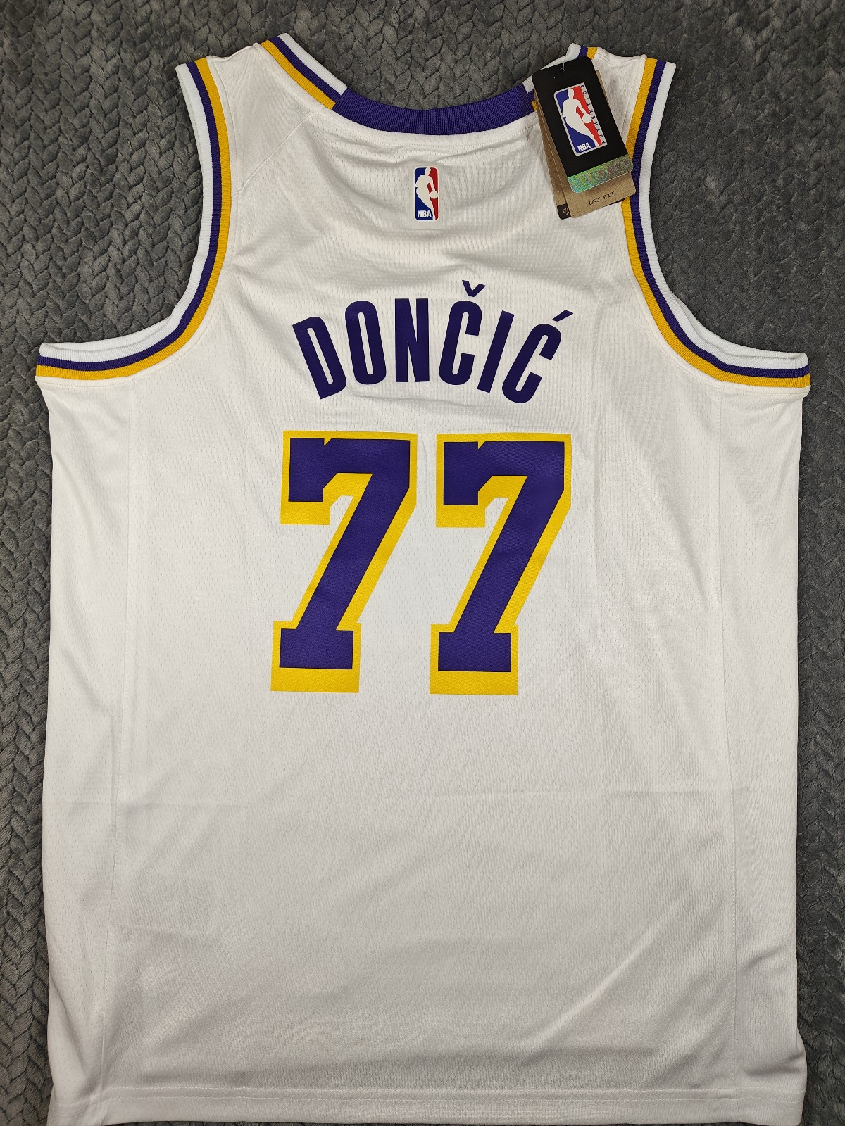 LUKA DONCIC #77 Los Angeles Lakers Jersey Size Large