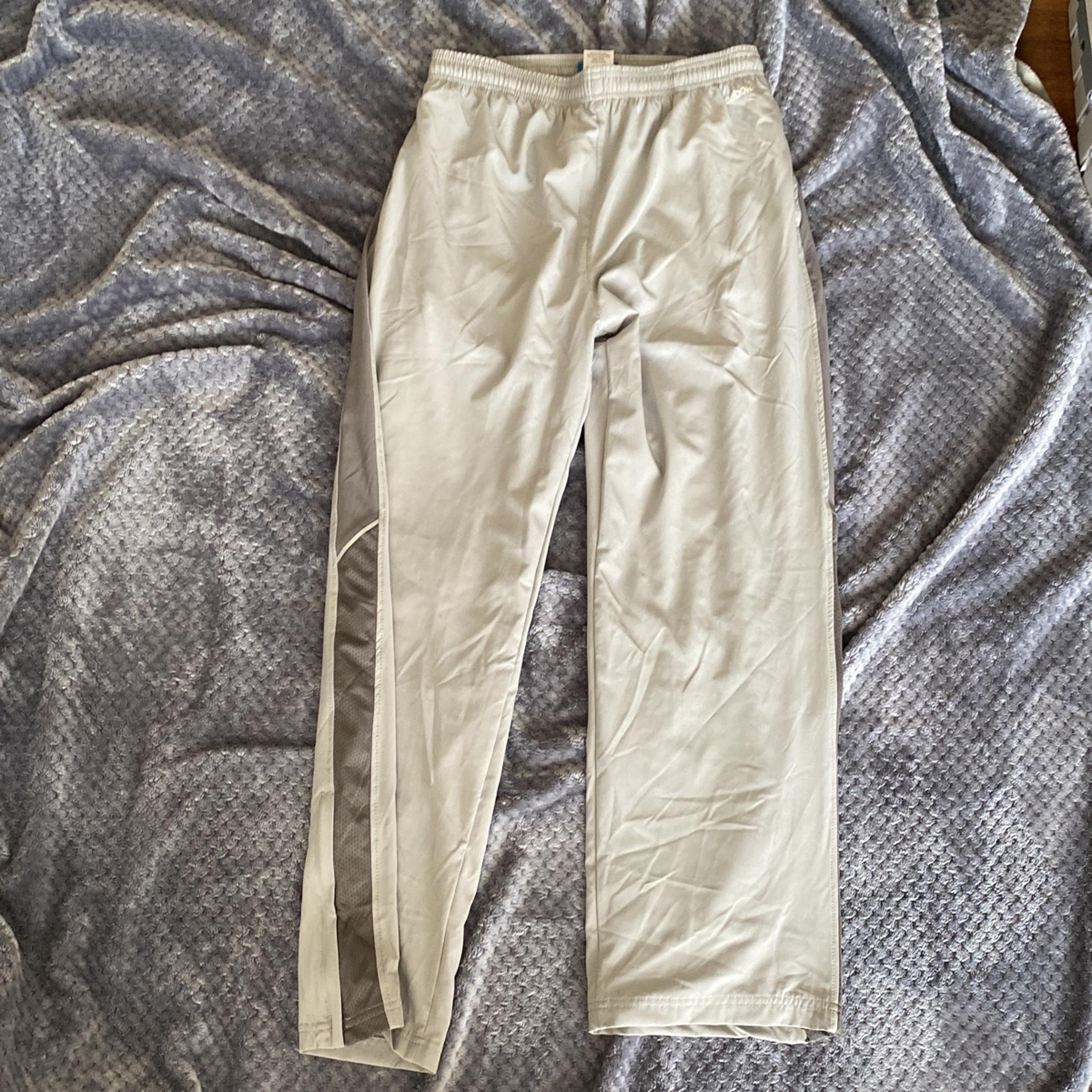 EC cute mens szM Lightweight Reebok wind pant in grey on grey