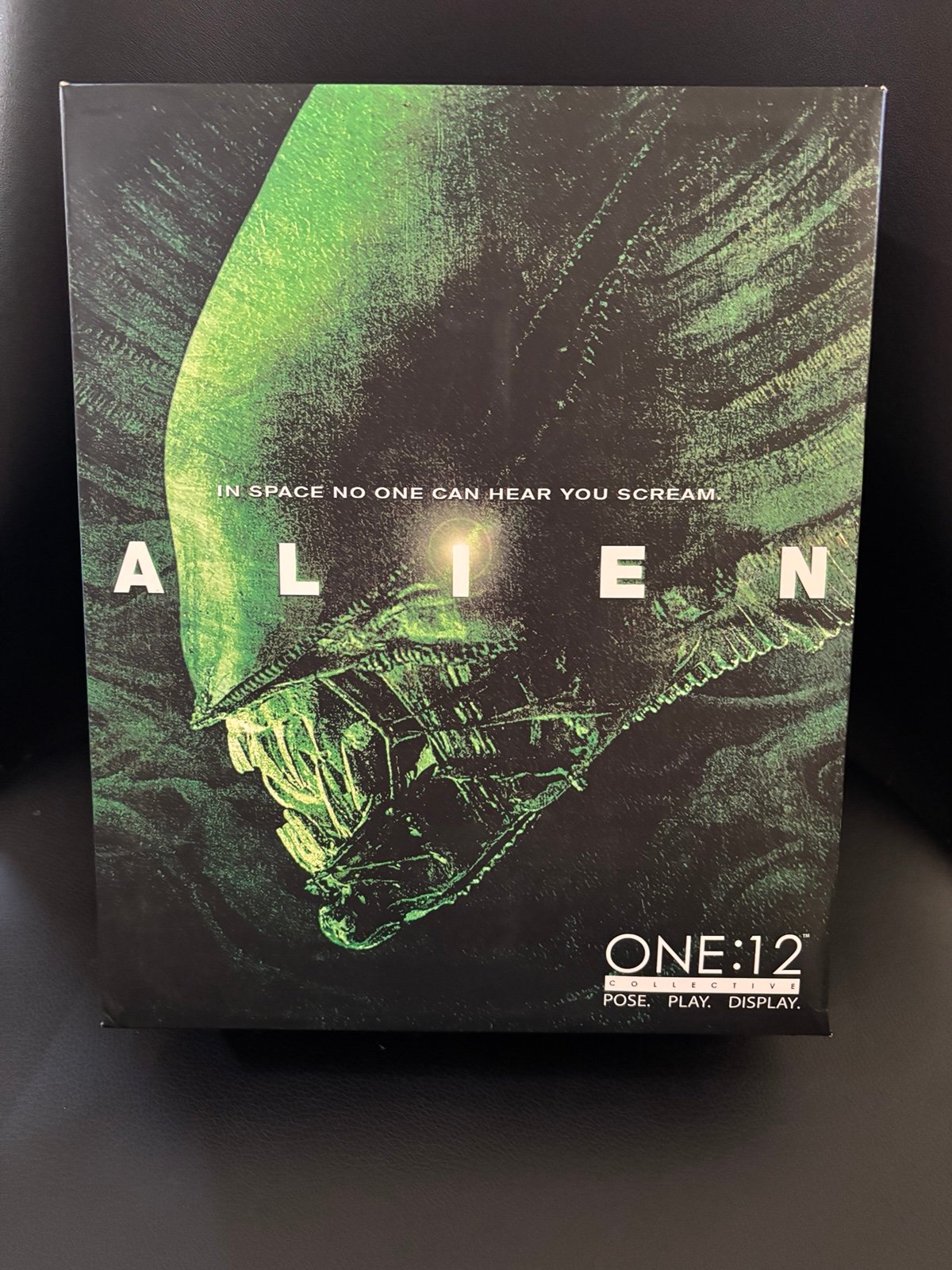 Mezco Toys 1/12 Alien (black version)