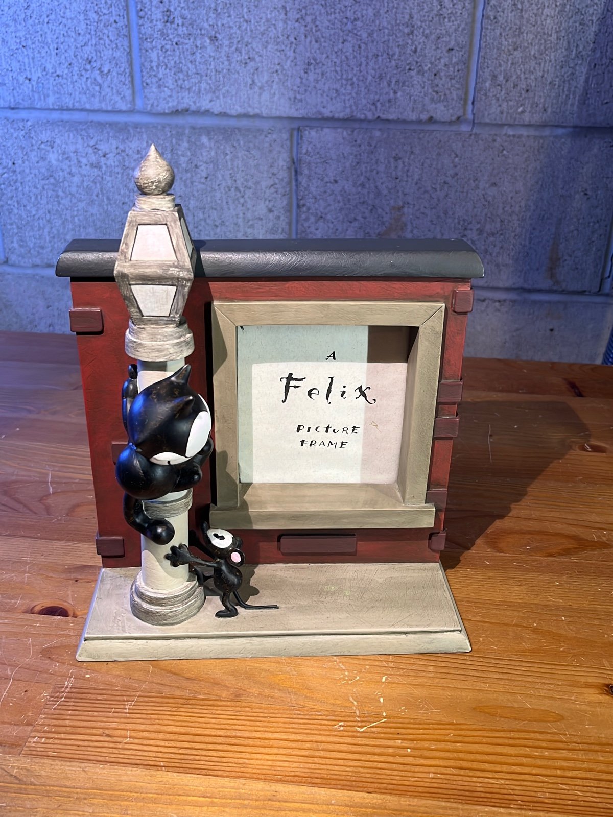 FELIX AND MOUSE-FRAME
