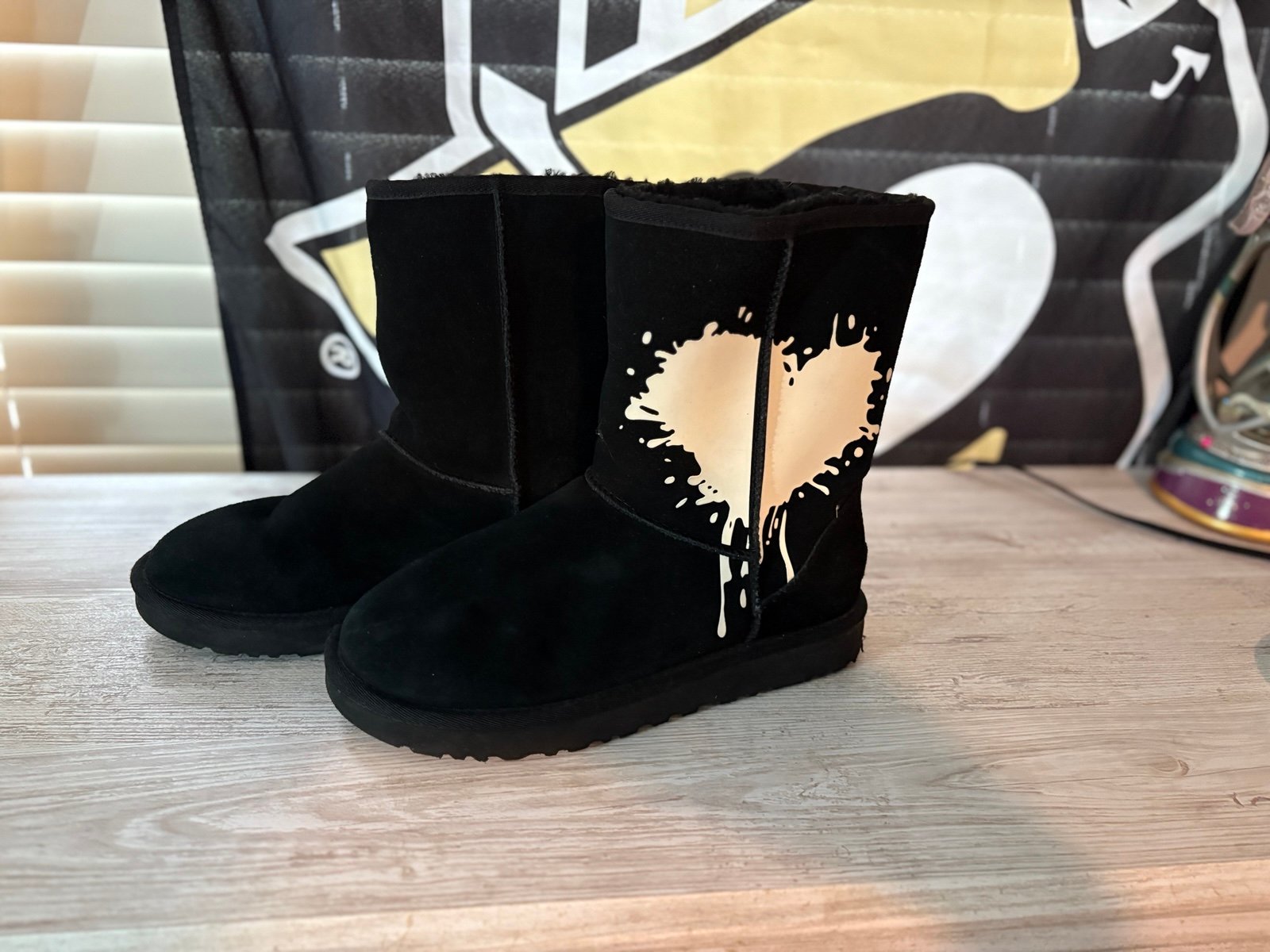 UGG Classic Short Graphic