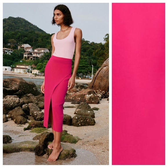 NWT. Zara Fuchsia High Waist Midi Skirt with Slit. Size S.