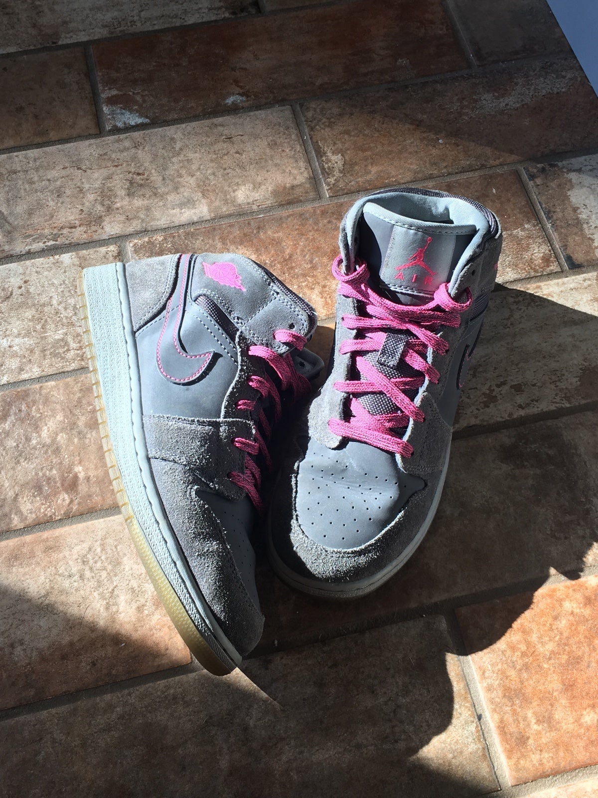 EUC! Air Jordan 1 offers Retro Mid