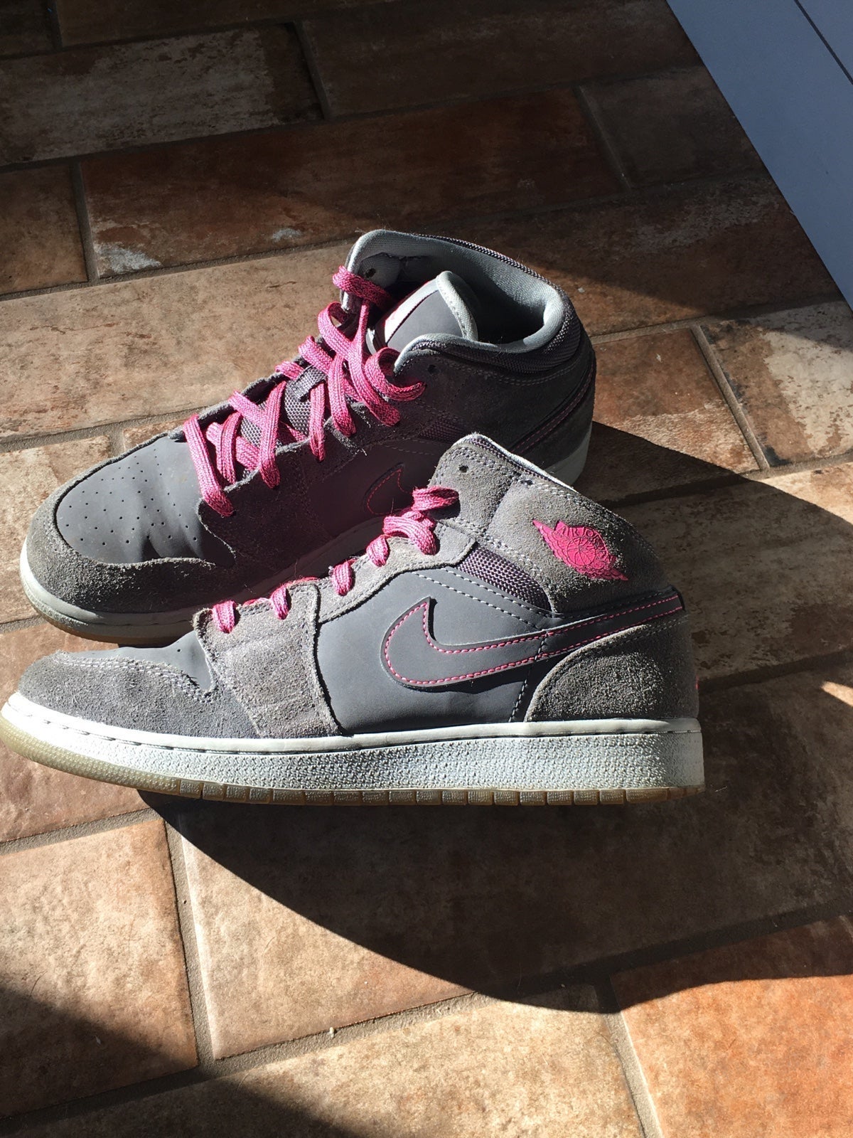 EUC! Air Jordan 1 offers Retro Mid
