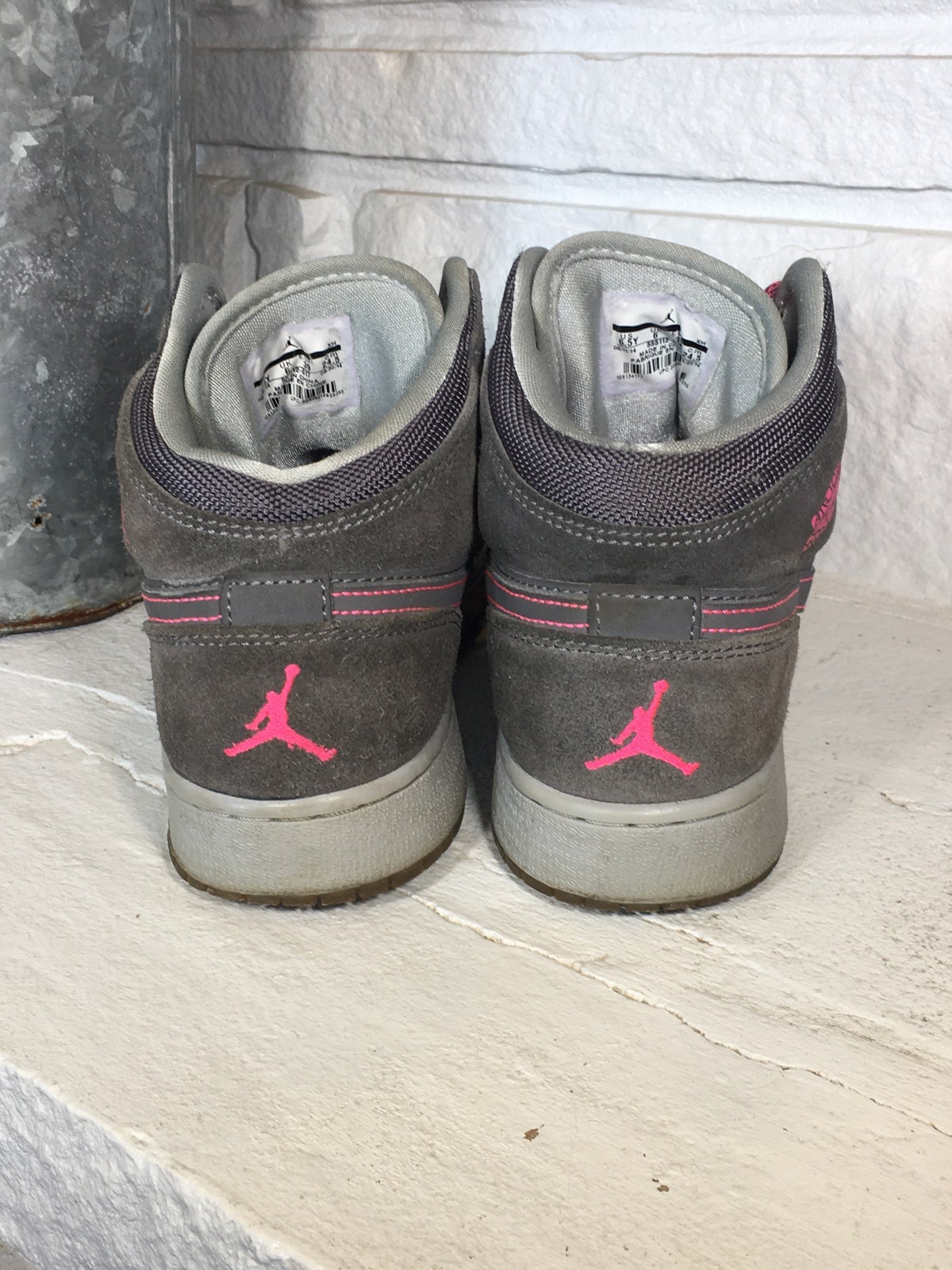 EUC! Air Jordan 1 offers Retro Mid